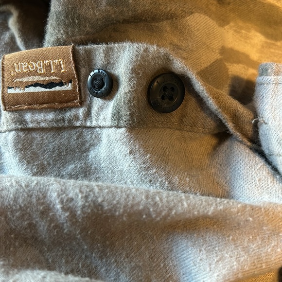 L.L. Bean Camouflaged Long Sleeve Button up Shirt Size XL. 100% Warm Cotton - Picture 10 of 11